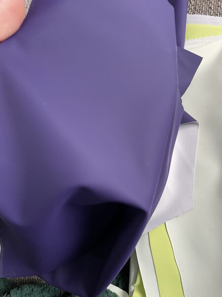 Violets ūdensnecaurlaidīgs audums