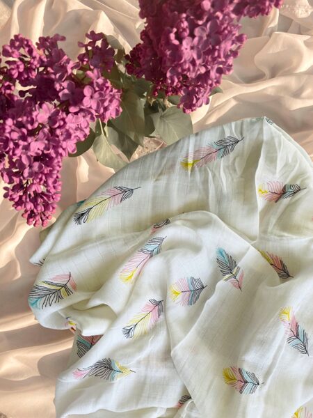 Muslīna sedziņa krāsainās spalvas