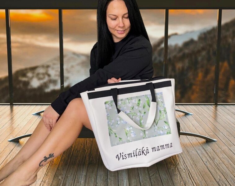 Balta eco ādas soma ar maijpuķītēm