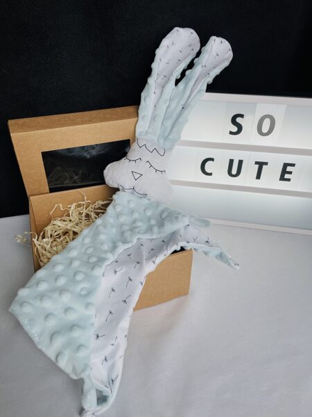 Miega lupatiņa bez graužamriņķi mazās pūciņas ar gaiši zilu